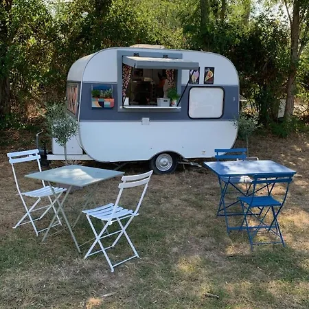 Tipi Cheyenne Des Monteaux