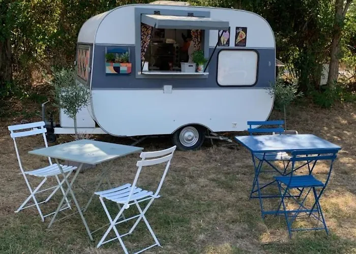 Tipi Cheyenne Des Monteaux